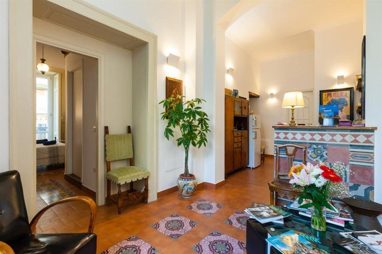Don Pedro Rooms Vicere Di Toledo In The City Center Naples Exterior photo