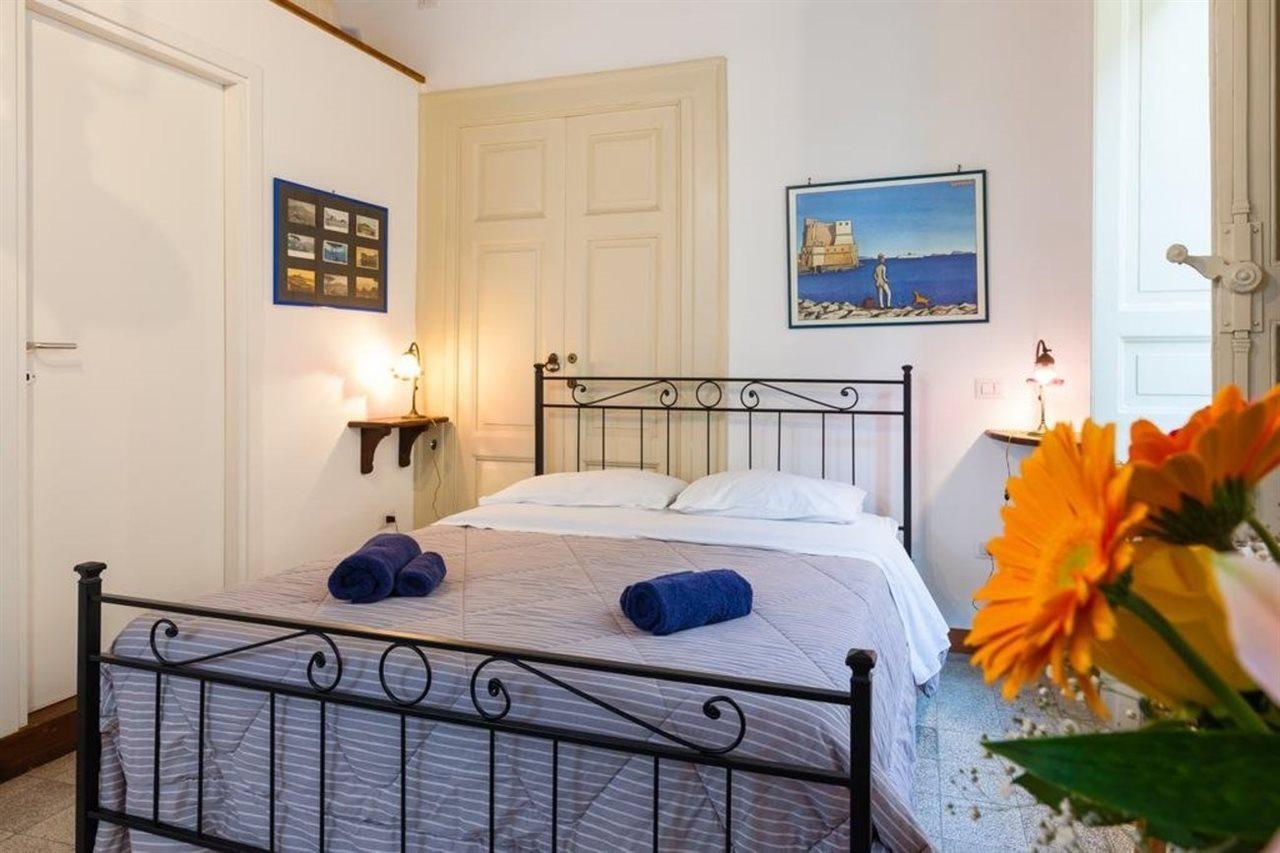 Don Pedro Rooms Vicere Di Toledo In The City Center Naples Exterior photo