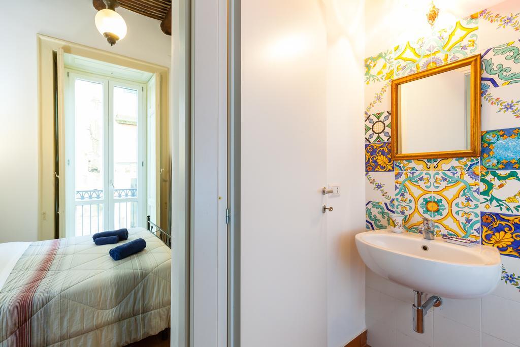 Don Pedro Rooms Vicere Di Toledo In The City Center Naples Exterior photo
