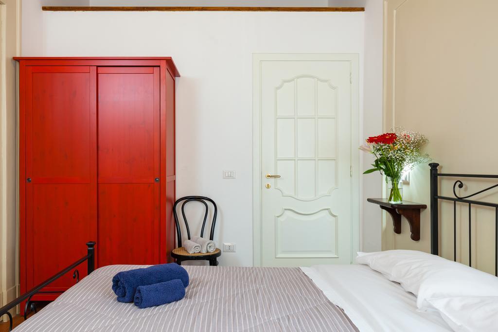 Don Pedro Rooms Vicere Di Toledo In The City Center Naples Exterior photo