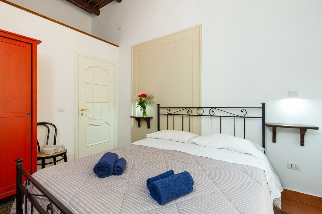 Don Pedro Rooms Vicere Di Toledo In The City Center Naples Exterior photo