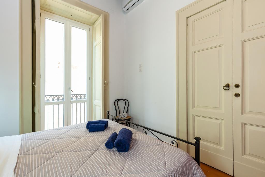 Don Pedro Rooms Vicere Di Toledo In The City Center Naples Exterior photo