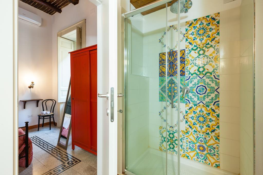 Don Pedro Rooms Vicere Di Toledo In The City Center Naples Exterior photo