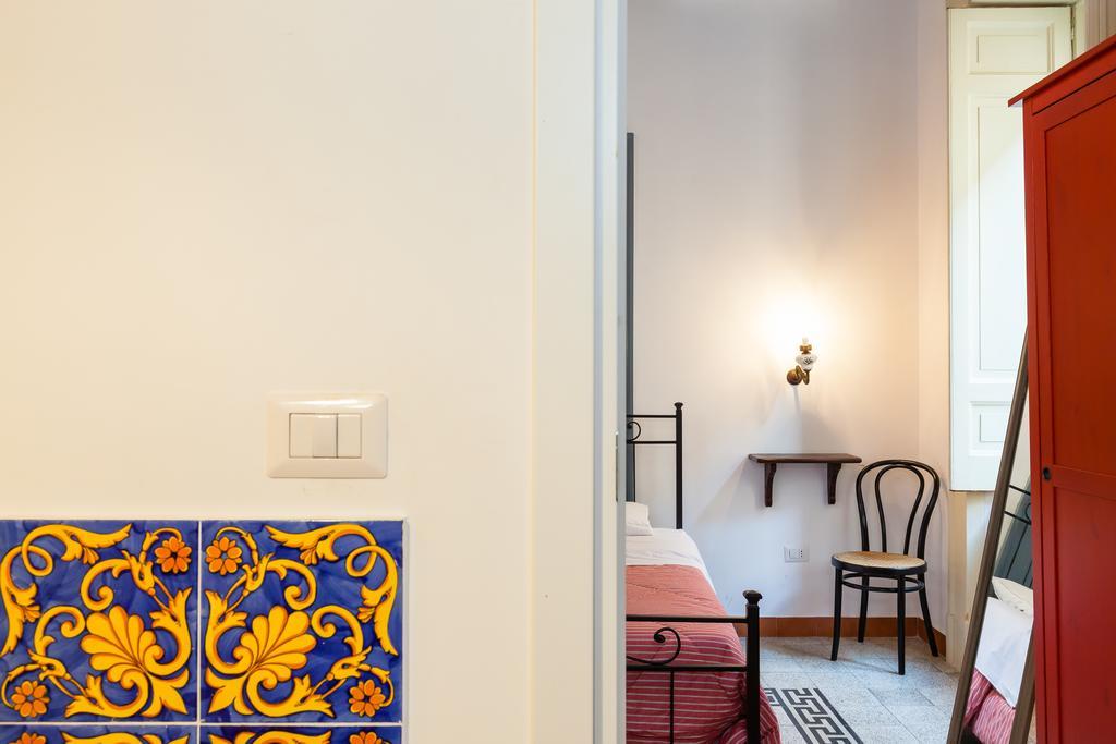 Don Pedro Rooms Vicere Di Toledo In The City Center Naples Exterior photo