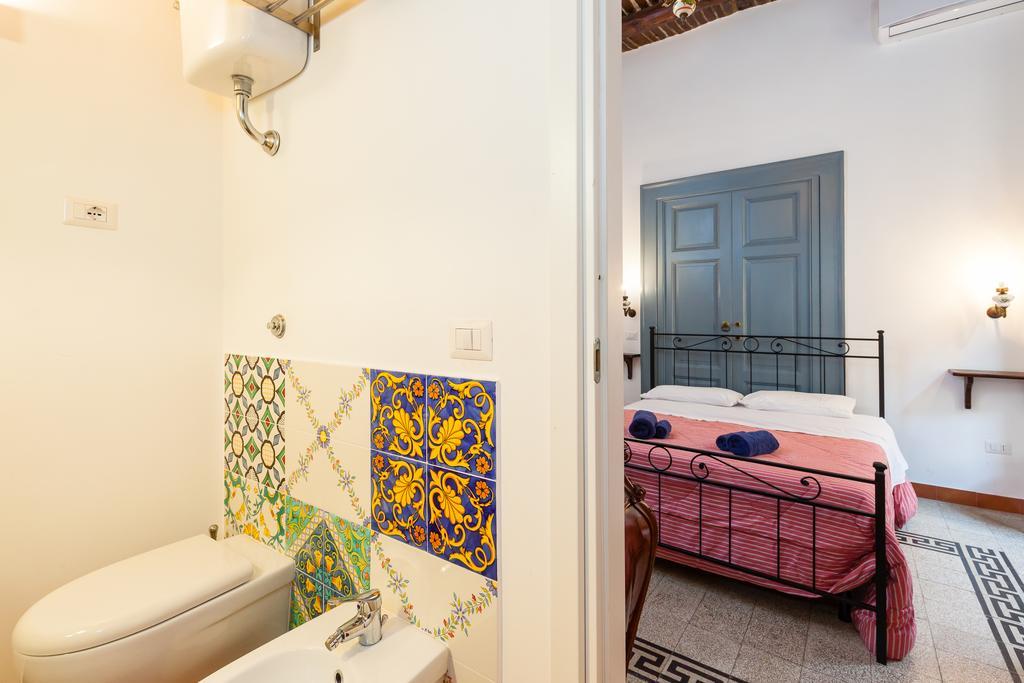 Don Pedro Rooms Vicere Di Toledo In The City Center Naples Exterior photo