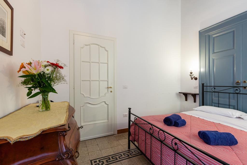 Don Pedro Rooms Vicere Di Toledo In The City Center Naples Exterior photo