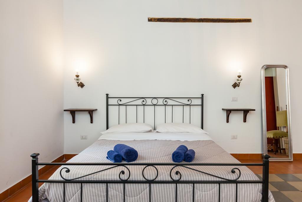 Don Pedro Rooms Vicere Di Toledo In The City Center Naples Exterior photo