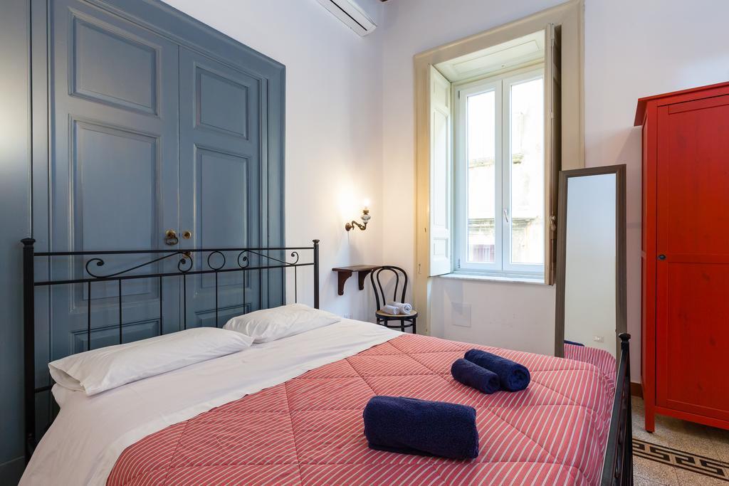 Don Pedro Rooms Vicere Di Toledo In The City Center Naples Exterior photo