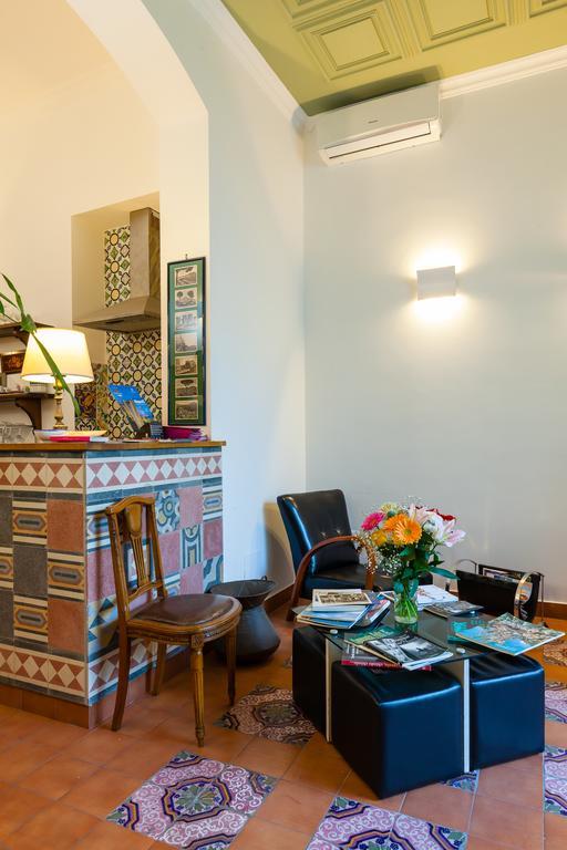 Don Pedro Rooms Vicere Di Toledo In The City Center Naples Exterior photo