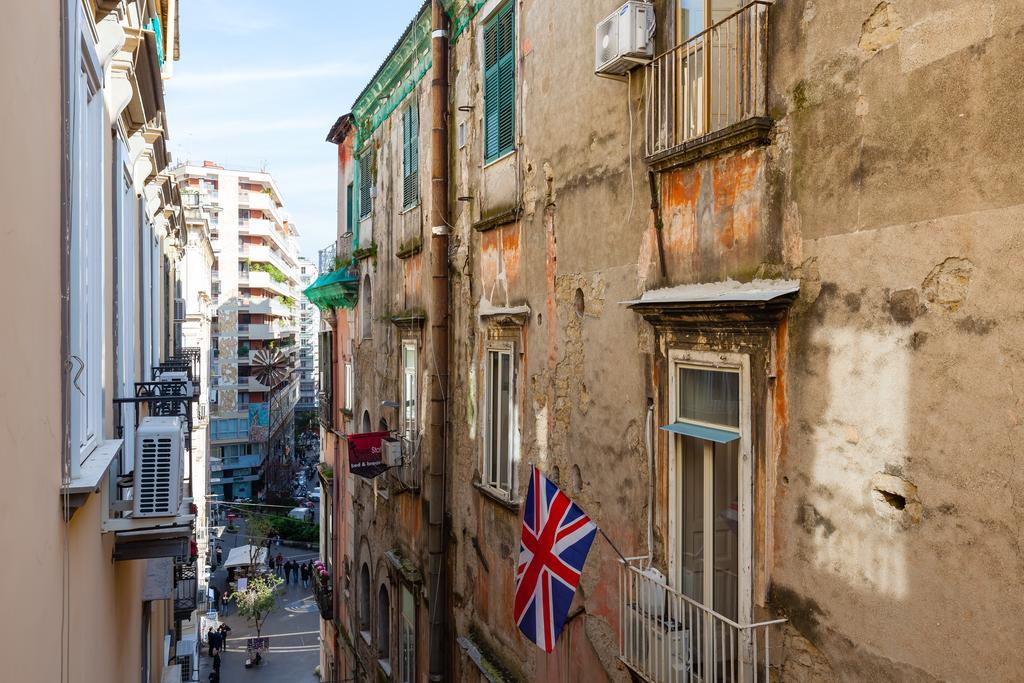 Don Pedro Rooms Vicere Di Toledo In The City Center Naples Exterior photo