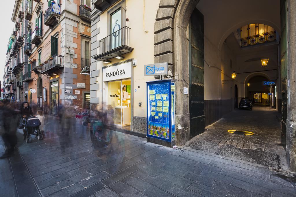 Don Pedro Rooms Vicere Di Toledo In The City Center Naples Exterior photo